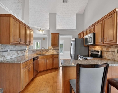 2270 Taylor Pointe Way - Photo Thumbnail 13