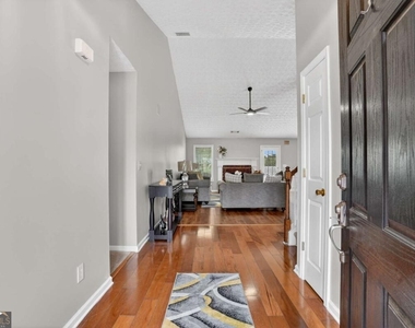 2270 Taylor Pointe Way - Photo Thumbnail 4