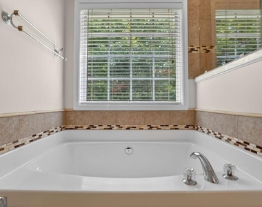 2270 Taylor Pointe Way - Photo Thumbnail 23