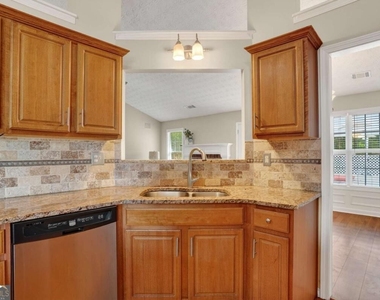 2270 Taylor Pointe Way - Photo Thumbnail 16