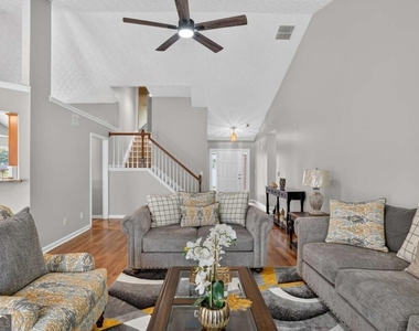 2270 Taylor Pointe Way - Photo Thumbnail 6