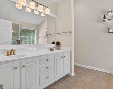 2270 Taylor Pointe Way - Photo Thumbnail 22