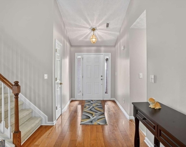 2270 Taylor Pointe Way - Photo Thumbnail 5
