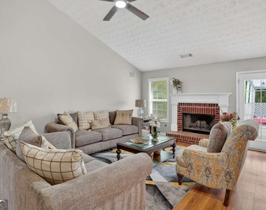 2270 Taylor Pointe Way - Photo Thumbnail 9