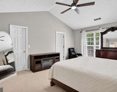 2270 Taylor Pointe Way - Photo Thumbnail 21