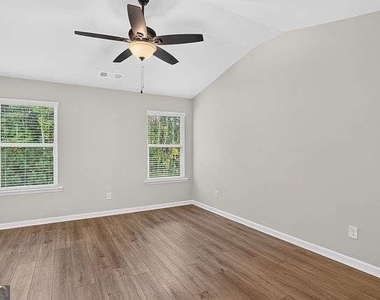 4716 Blake Loop - Photo Thumbnail 11