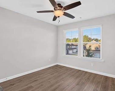 4716 Blake Loop - Photo Thumbnail 19