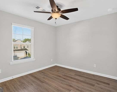 4716 Blake Loop - Photo Thumbnail 22