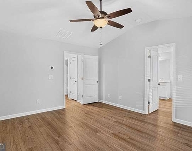 4716 Blake Loop - Photo Thumbnail 12