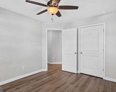 4716 Blake Loop - Photo Thumbnail 20