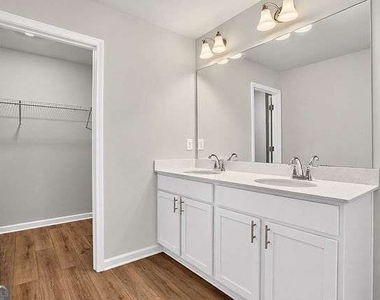 4716 Blake Loop - Photo Thumbnail 13