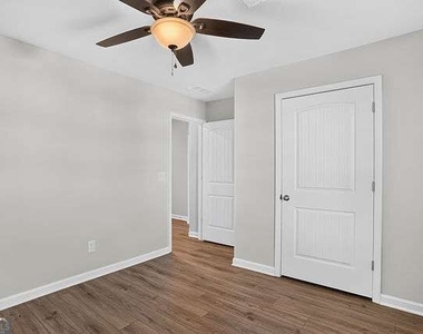 4716 Blake Loop - Photo Thumbnail 23