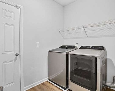 4716 Blake Loop - Photo Thumbnail 24