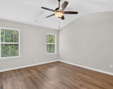 4716 Blake Loop - Photo Thumbnail 10