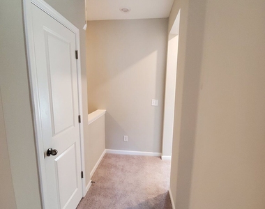 327 Commons Avenue - Photo Thumbnail 18