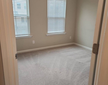 327 Commons Avenue - Photo Thumbnail 24