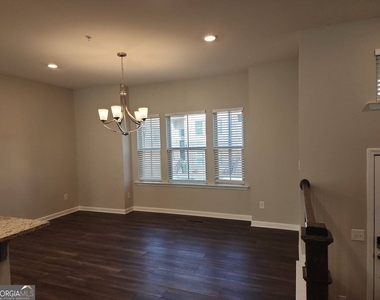 327 Commons Avenue - Photo Thumbnail 2