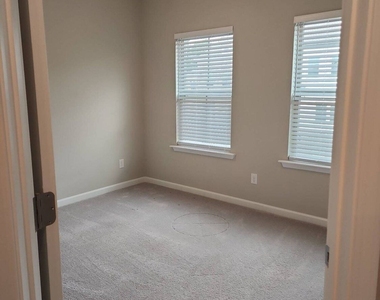 327 Commons Avenue - Photo Thumbnail 19