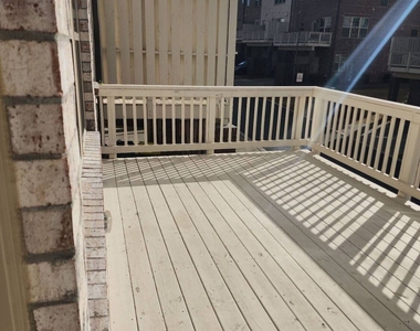 327 Commons Avenue - Photo Thumbnail 14