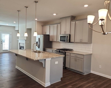 327 Commons Avenue - Photo Thumbnail 5