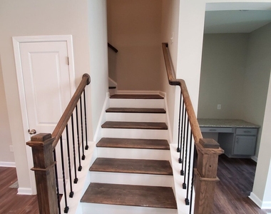 327 Commons Avenue - Photo Thumbnail 17