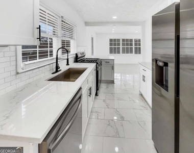 136 Victor Circle Nw - Photo Thumbnail 3