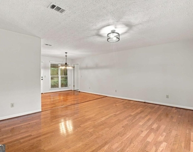 3095 Woodland Drive Nw - Photo Thumbnail 4