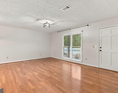 3095 Woodland Drive Nw - Photo Thumbnail 5