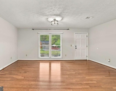 3095 Woodland Drive Nw - Photo Thumbnail 7