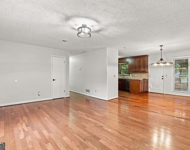 3095 Woodland Drive Nw - Photo Thumbnail 8