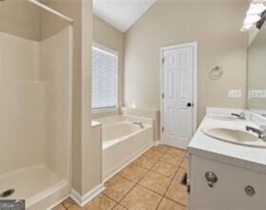 154 Camden Woods Drive - Photo Thumbnail 9