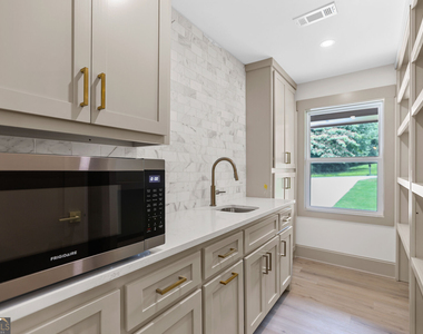 66 Young Avenue - Photo Thumbnail 7