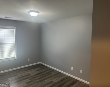 7712 Autry Circle - Photo Thumbnail 4