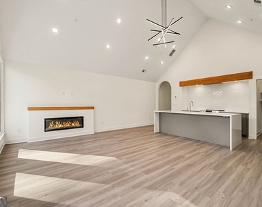 409 Burgundy Way - Photo Thumbnail 2