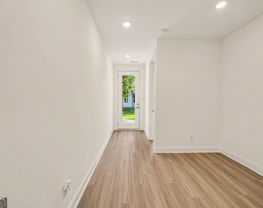 409 Burgundy Way - Photo Thumbnail 8