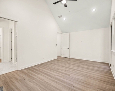 409 Burgundy Way - Photo Thumbnail 14