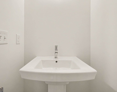 409 Burgundy Way - Photo Thumbnail 22