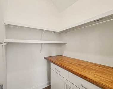 409 Burgundy Way - Photo Thumbnail 7