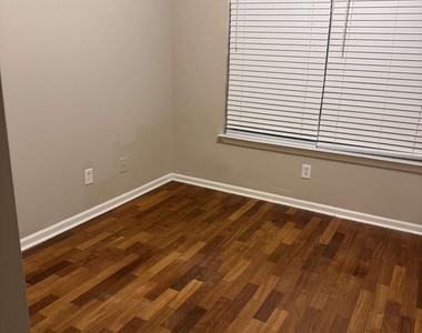 449 Kara Lane - Photo Thumbnail 2