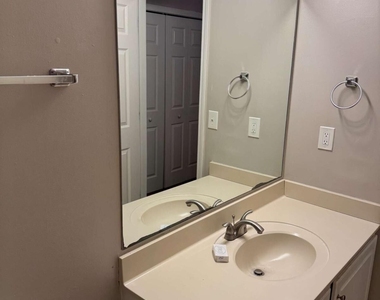 449 Kara Lane - Photo Thumbnail 4