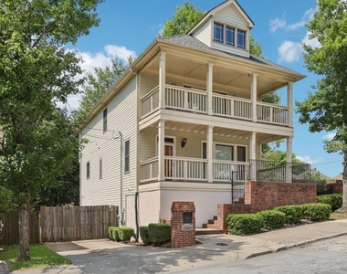 663 Windsor Street Sw - Photo Thumbnail 1