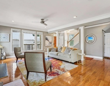 663 Windsor Street Sw - Photo Thumbnail 5