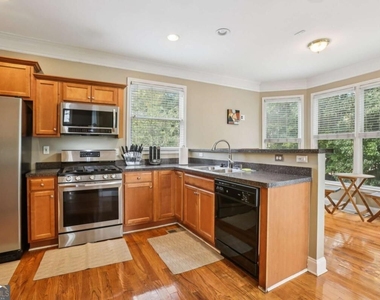663 Windsor Street Sw - Photo Thumbnail 10