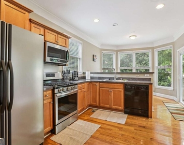 663 Windsor Street Sw - Photo Thumbnail 8