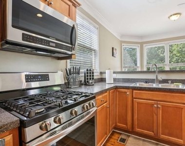 663 Windsor Street Sw - Photo Thumbnail 9