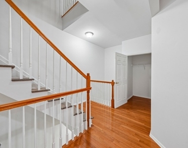 611 Binghampton Ln - Photo Thumbnail 17