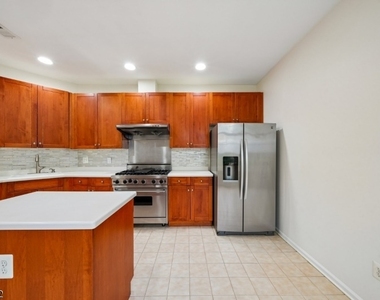 611 Binghampton Ln - Photo Thumbnail 13