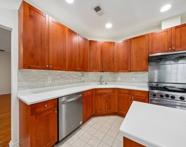 611 Binghampton Ln - Photo Thumbnail 15