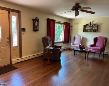 411 Sussex St - Photo Thumbnail 2