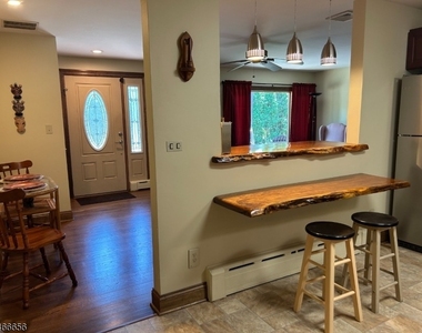 411 Sussex St - Photo Thumbnail 4